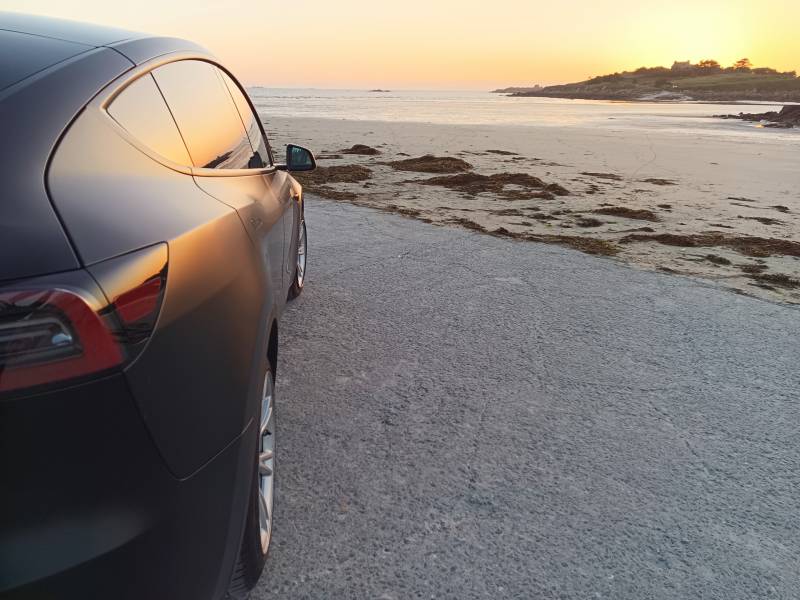 Chauffeur VTC Tesla à Plouzané pour transfert Aéroport de Brest - Hermès Mobilité Transport