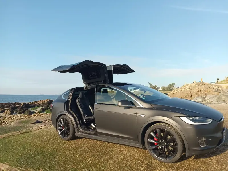 Réservez votre chauffeur privé à Brest avec Hermès Mobilité Transport. Service de mise à disposition haut de gamme (VTC) pour entreprises, événements et tourisme en Bretagne. Tarifs fixes et transparence.