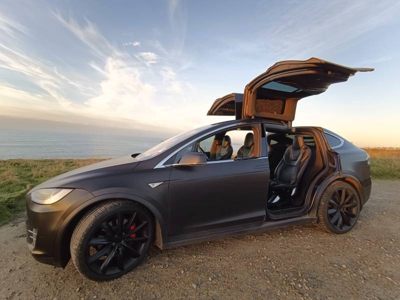 Navette aéroport Brest Bretagne : votre chauffeur VTC en Tesla au départ de Saint-Renan et Plouzané