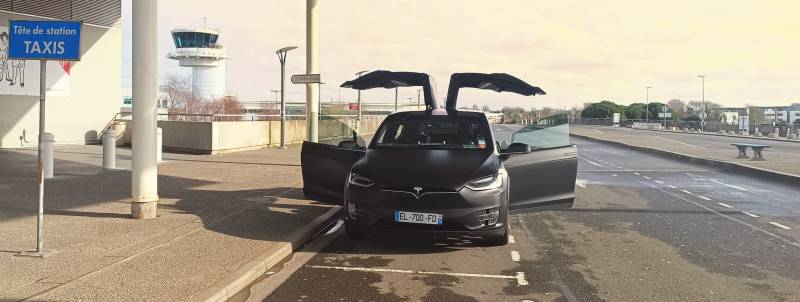 Alternative taxi Quimper Aéroport Brest en Tesla - Transport prix fixe