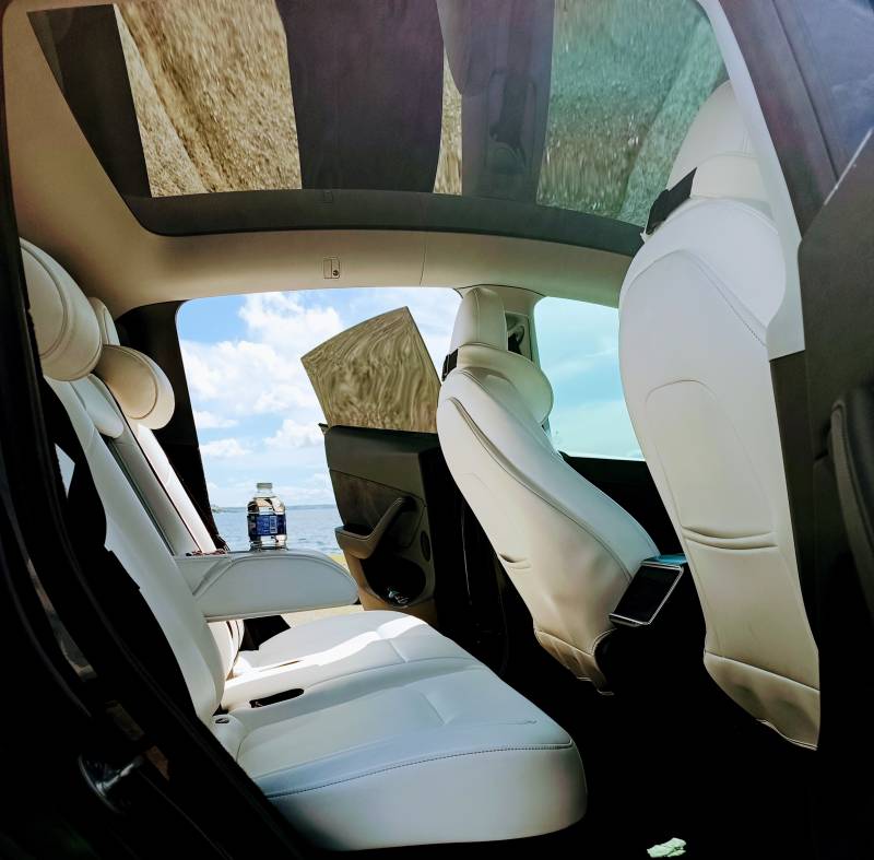 Chauffeur privé Tesla pour transfert Aéroport de Brest depuis Plouzané et Saint-Renan